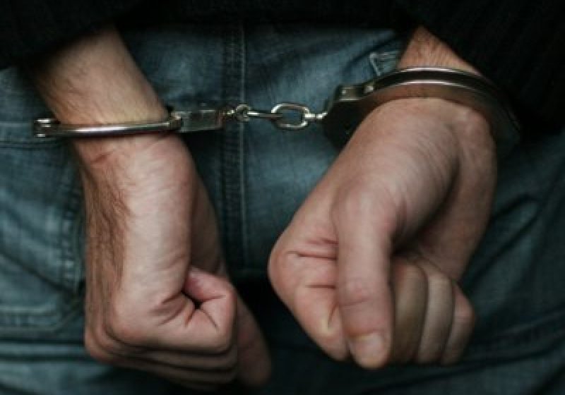 Doi elevi reţinuţi pentru tentativă de viol şi complicitate la viol