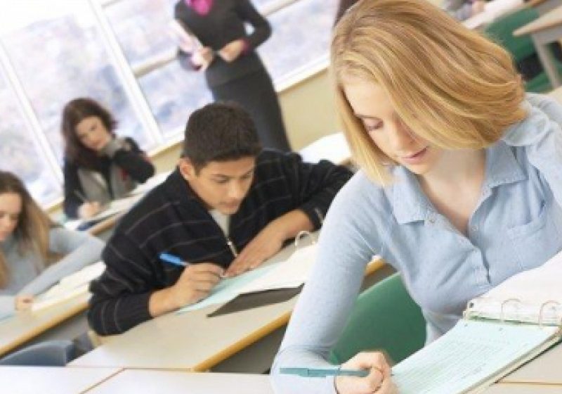 Examenul de bacalaureat, modificat din 2013? Sindicatele cer USL probe scrise diferenţiate