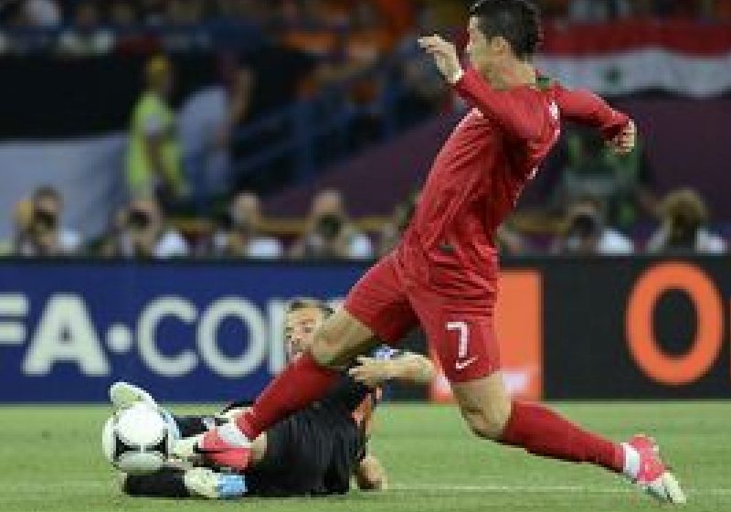 Fotbal – EURO 2012: Portugalia – Olanda 2-1, iar ”portocala mecanică” este eliminată Fotbal – EURO 2012: Portugalia – Olanda 2-1, iar ”portocala mecanică” este eliminată