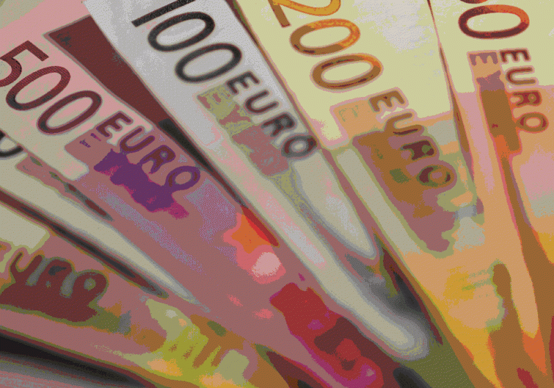 Cazul judecătoarei acuzate de corupţie sexuală: Carmen Mladen a primit 5.000 de euro de la o persoană pe care o şantaja