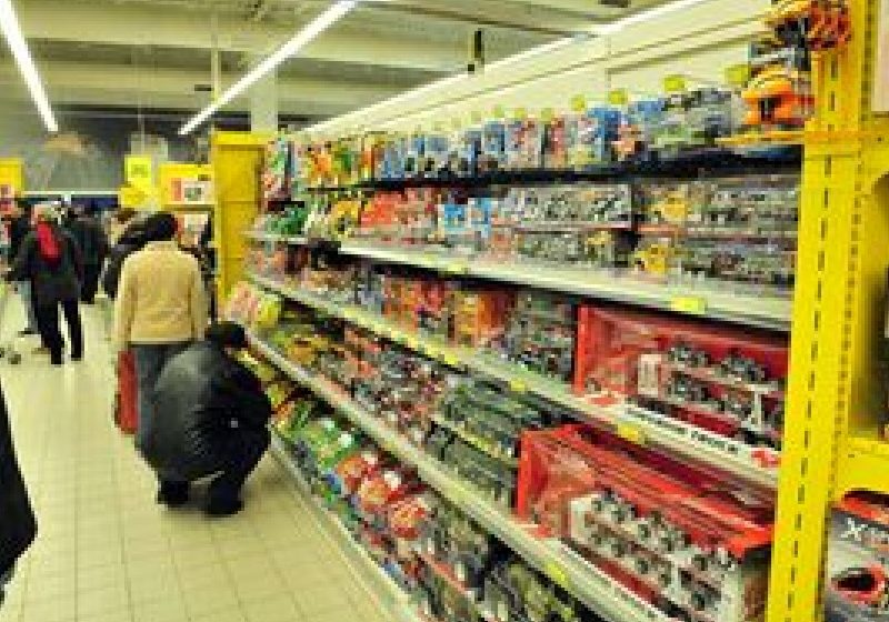 Guvernul a abrogat restricţiile la deschiderea hipermarketurilor