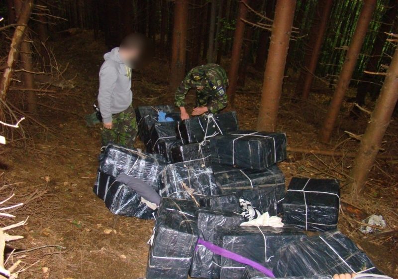 Sighetu Marmaţiei: Țigări ascunse în microbuz