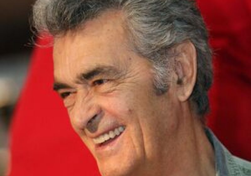 Actorul Iurie Darie este conştient, dar rămâne intubat la terapie intensivă sub monitorizare strictă Actorul Iurie Darie este conştient, dar rămâne intubat la terapie intensivă sub monitorizare strictă