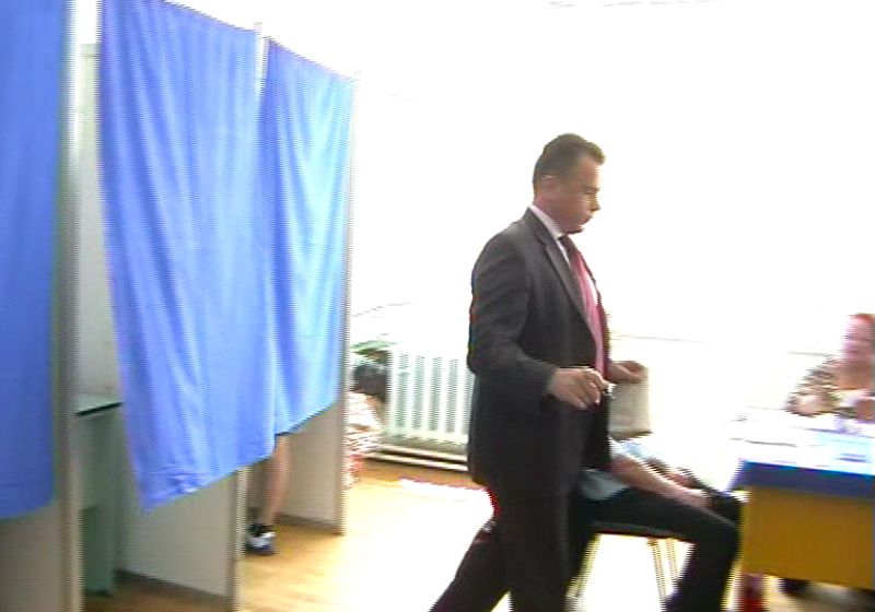 Baia Mare: Ministrul interimar al Educaţiei, Liviu Marian Pop şi secretarul general adjunct al Guvernului, Dan Mihalache, au votat în Baia Mare