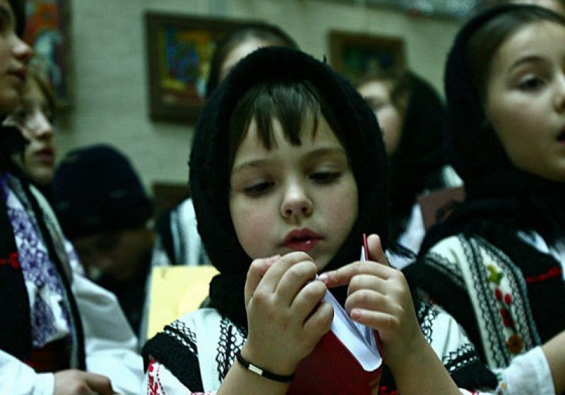 SIGHET: "Micii actori" din învăţământul preşcolar au interpretat personaje nemuritoare ale copilăriei  pe scena de la Casa de CUltură