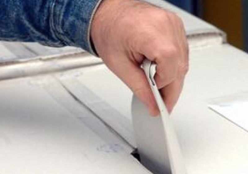 Peste 18 milioane de alegători chemaţi duminică la urne Peste 18 milioane de alegători chemaţi duminică la urne