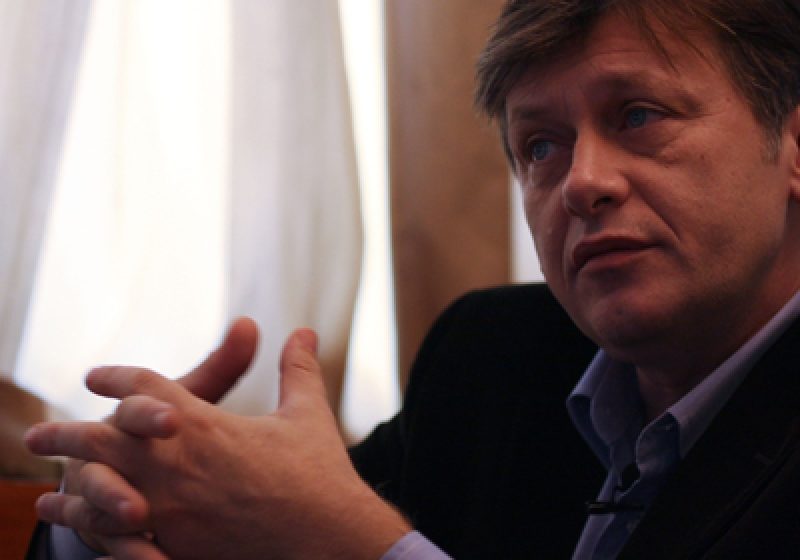 Antonescu: Sunt alături de familia lui Năstase, sper să se restabilească