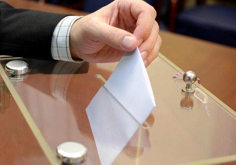 SIGHET: Rândurile la urnele de vot s-au îngroşat considerabil, după ce lumea a ieşit de la Sfânta Biserică
