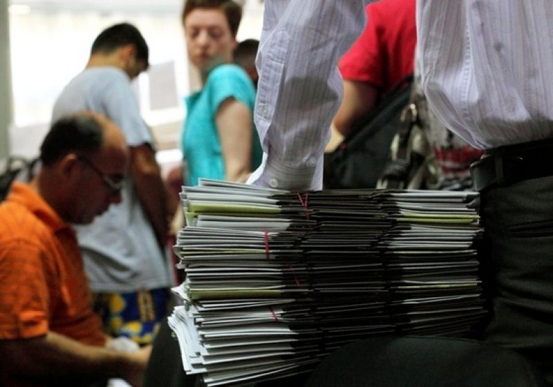 Şomeri la 16 ani: Absolvenţii instituţiilor de învăţământ pot cere indemnizaţie de şomaj