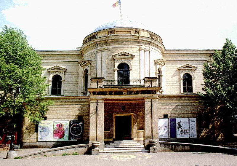 Atelierul de Teatru „Ion Raţiu” organizează  joi 14 iunie, la Sala Studio a Teatrului de Nord din Satu Mare, spectacolul „Jocul de-a joaca”