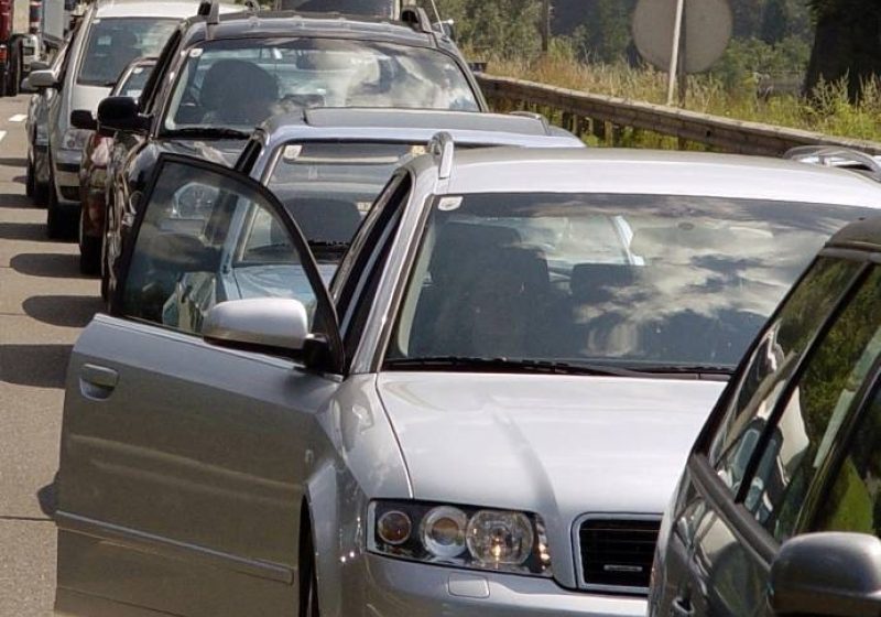 Trafic îngreunat pe Valea Prahovei la întoarcerea din minivacanţa de Rusalii