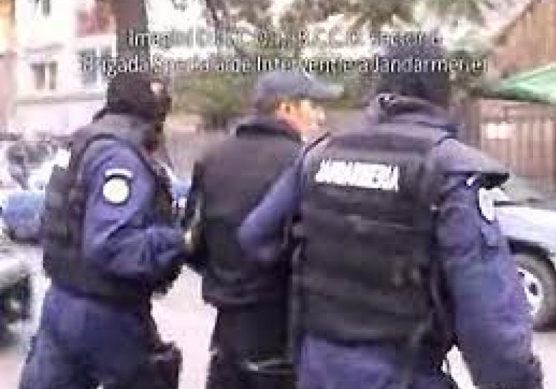 DIICOT: Percheziţii în patru judeţe pentru prinderea a 65 de persoane acuzate de fraude bancare