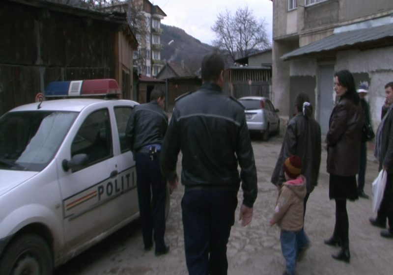 ACTUALIZARE – Caz şocant la Vişeu de Sus. Doi minori luaţi de lângă mama lor de DGASPC