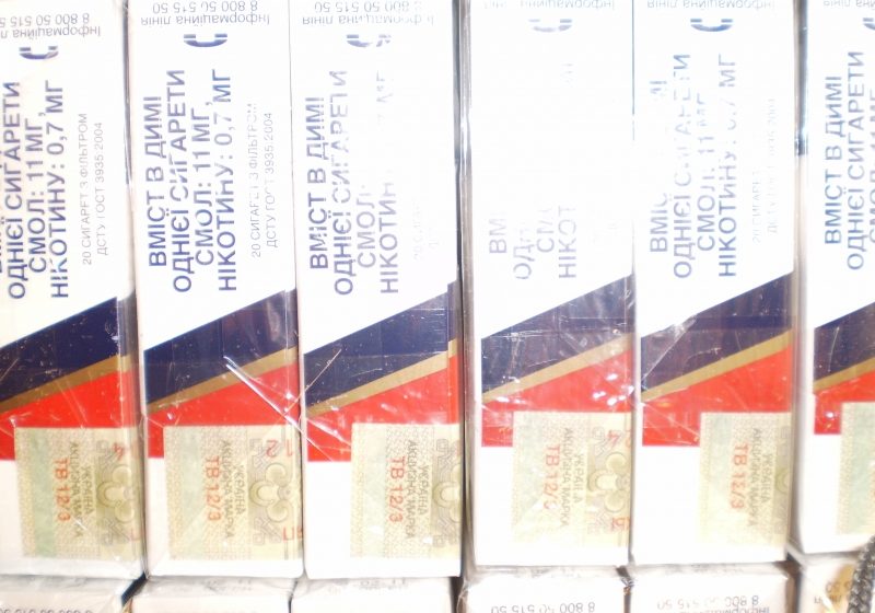 Baia Mare: 1.000 de pocnitori şi 40 de pachete ţigări, retrase de la comercializare în Piaţa "Izvoarele"