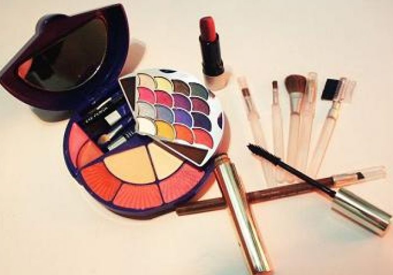 Baia Mare: Au fost prinşi furând produse cosmetice Baia Mare: Au fost prinşi furând produse cosmetice