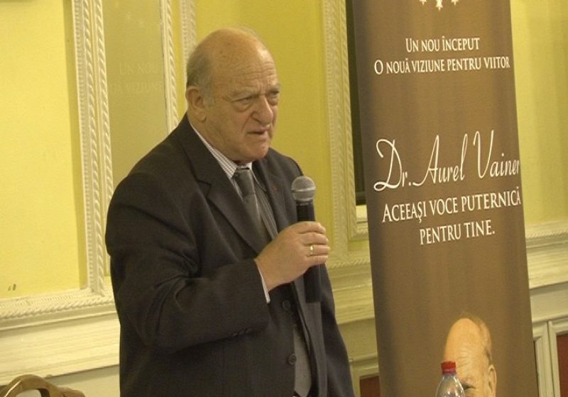 SIGHET: Deputatul minoritar si presedinte al Federatiei Comunitatilor Evreiesti din Romania, Aurel Vainer a avut în această dimineaţă o întâlnire cu sighetenii SIGHET: Deputatul minoritar si presedinte al Federatiei Comunitatilor Evreiesti din Romania, Aurel Vainer a avut în această dimineaţă o întâlnire cu sighetenii