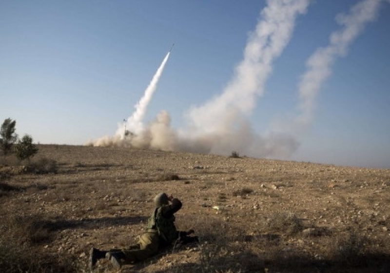 Israelul a bombardat sediul Băncii Naţionale Islamice din oraşul Gaza
