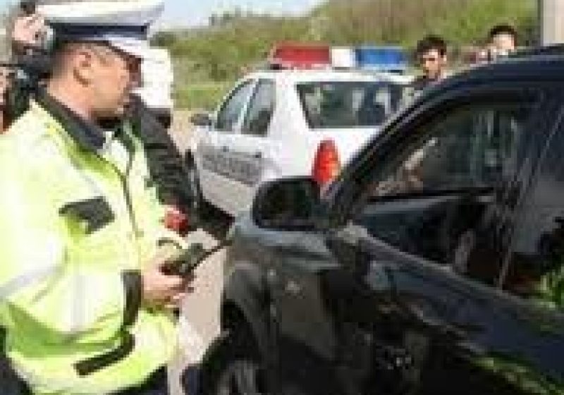 Poliţist agresat de un borşean