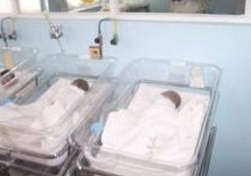 Sighet: Primarul şi şeful Serviciului Social sancţionaţi pentru cazurile de abandon din maternităţi