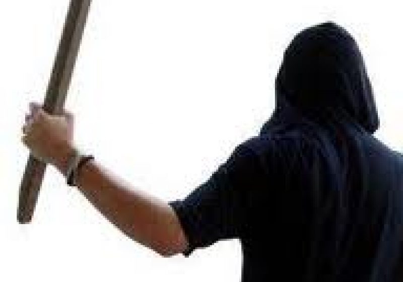 Tânăr lovit  în cap cu un ciomag de propriul tată la Săliştea de Sus