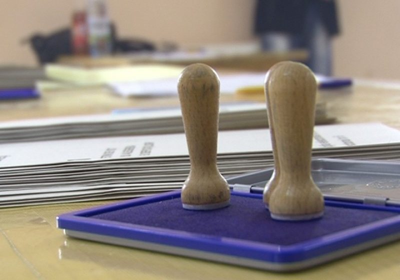 Acces dificil, alegători responsabili la Valea Stejarului Acces dificil, alegători responsabili la Valea Stejarului