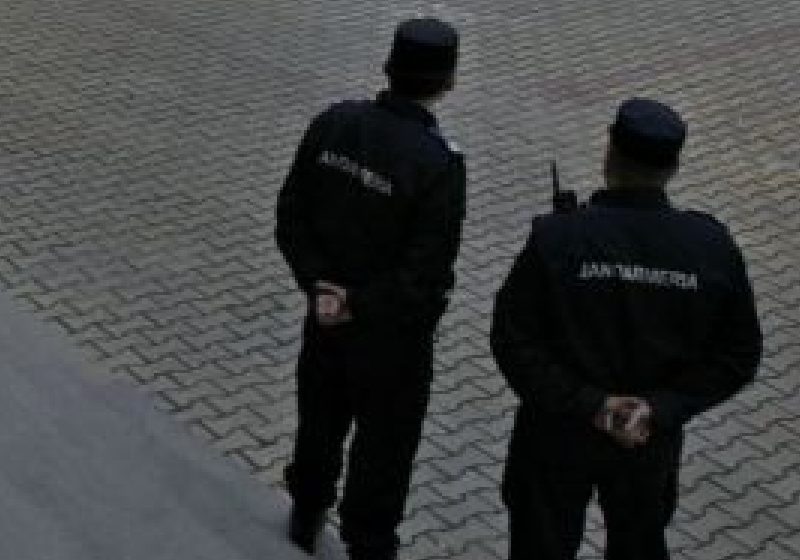 Baia Mare: Tânăr sancţionat pentru injuriile aduse şefului de tură de la o firmă de pază Baia Mare: Tânăr sancţionat pentru injuriile aduse şefului de tură de la o firmă de pază