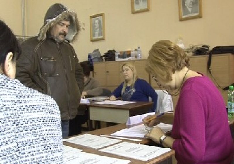 BEC: Prezenţa la urne până la ora 14,00 a fost de 20,56%