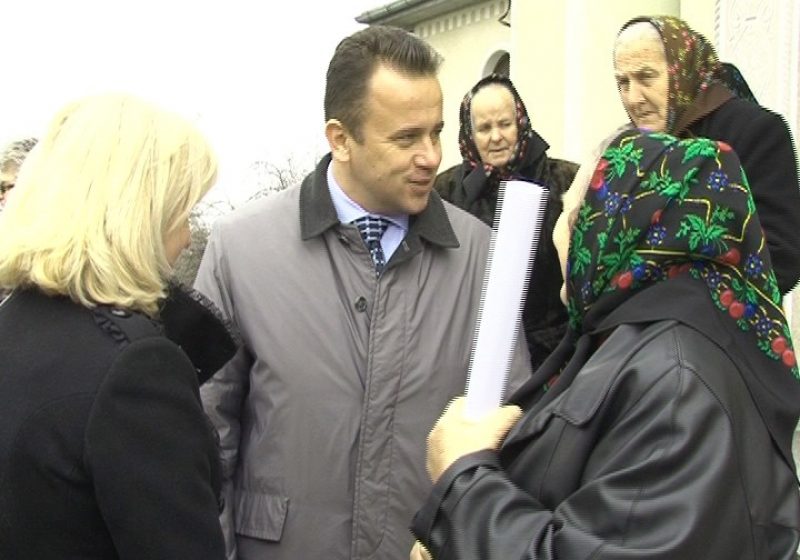 Candidaţii USL, Liviu Marian Pop şi Cornelia Negruţ în mijlocul electoratului din Remeţi