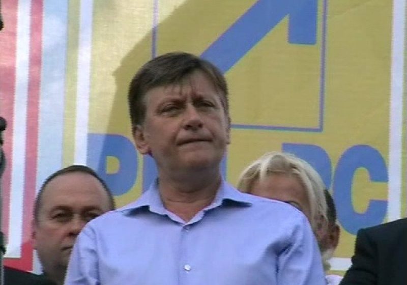 Cătălin Cherecheş nu mai este dorit de Crin Antonescu în Partidul Naţional Liberal: "Nu se poate să îţi baţi joc de colegii tăi" Cătălin Cherecheş nu mai este dorit de Crin Antonescu în Partidul Naţional Liberal: "Nu se poate să îţi baţi joc de colegii tăi"