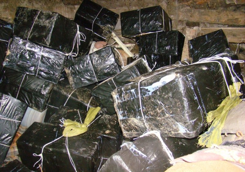 Focuri de armă în Munţii Maramureşului, pentru reţinerea contrabandiştilor de ţigări. Peste 30.000 pachete de ţigări confiscate
