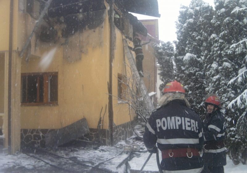 Borşa: Secţia 140 a rămas dimineaţă fără curent electric din cauza unui incendiu izbucnit în zonă Borşa: Secţia 140 a rămas dimineaţă fără curent electric din cauza unui incendiu izbucnit în zonă