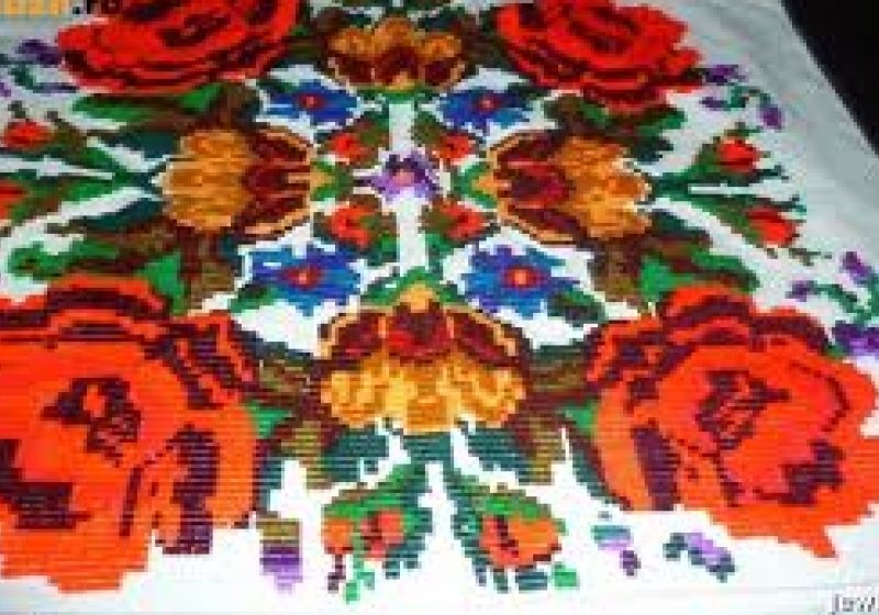 Sighet: Meşterii populari din Budeşti şi-au expus costumele tradiţionale lucrate manual Sighet: Meşterii populari din Budeşti şi-au expus costumele tradiţionale lucrate manual