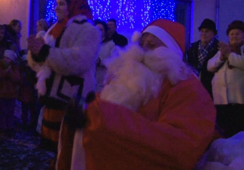 Moş Nicoale a ajuns aseară şi la copiii din Vadu Izei
