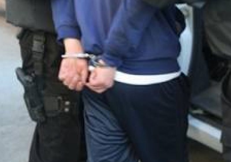Poliţiştii au pus în aplicare un mandat european de arestare Poliţiştii au pus în aplicare un mandat european de arestare