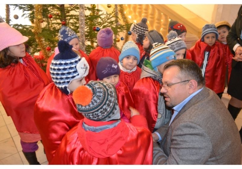 SIGHET: Colindători de-o șchioapă la Primăria Sighet SIGHET: Colindători de-o șchioapă la Primăria Sighet