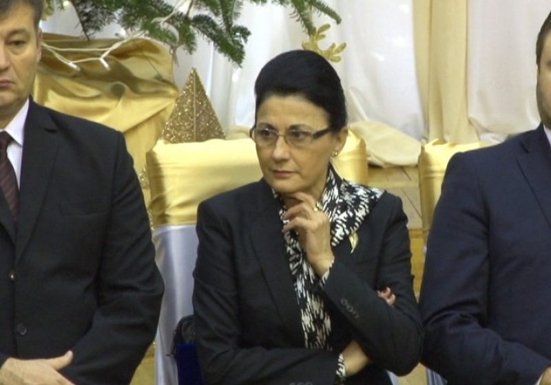 SIGHET: Ministrul Ecaterina Andronescu a felicitat întreg corpul didactic de la Liceul "Regele Ferdinand" care a reuşit o performanţă deosebită în formarea elitei de dascăli