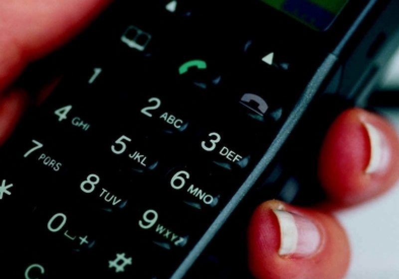 Peste 70.000 de şoferi amendaţi în acest an pentru că au vorbit la telefon în timp ce conduceau