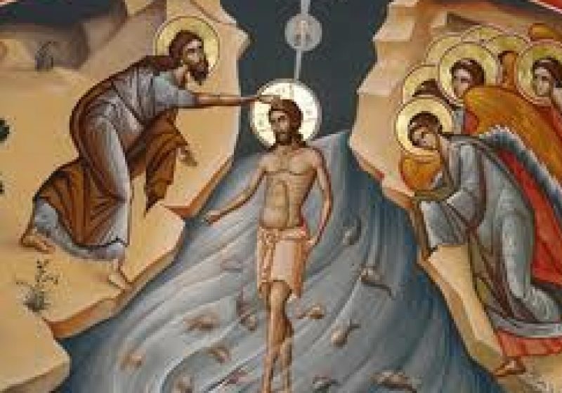 Sighet: Biserica Ortodoxă Ucraineană a devenit neîncăpătoare de credincioşii veniţi să ia agheasma mare