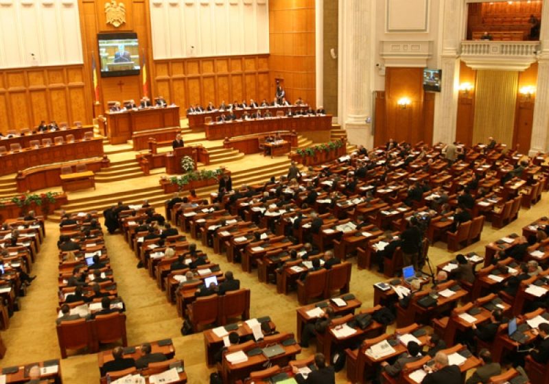 Comisiile juridice au dat aviz favorabil modificărilor la Statutul parlamentarului