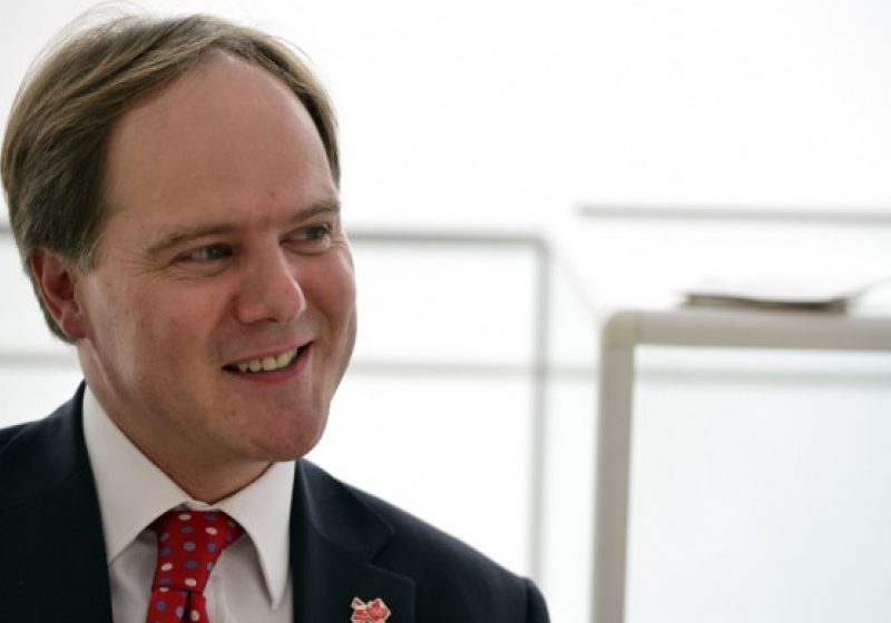 MAE: Ambasadorul Marii Britanii a asigurat că se fac eforturi pentru eliberarea permiselor românilor