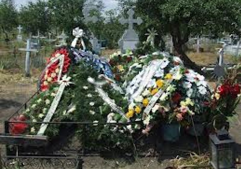Cei doi români ucişi în atacul terorist de la In Amenas au fost înmormântaţi Cei doi români ucişi în atacul terorist de la In Amenas au fost înmormântaţi