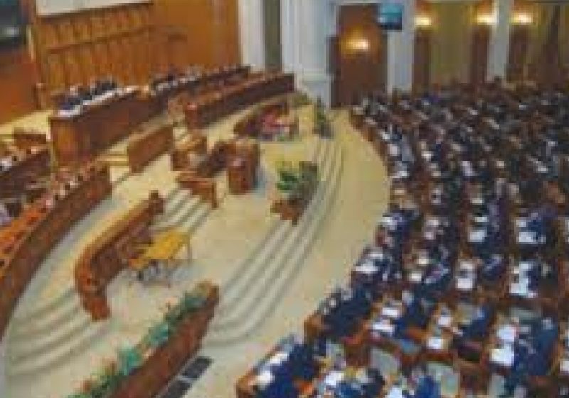 Modificările din Statutul parlamentarilor, trimise la Preşedinţie, Guvern, ANI şi Parchet Modificările din Statutul parlamentarilor, trimise la Preşedinţie, Guvern, ANI şi Parchet