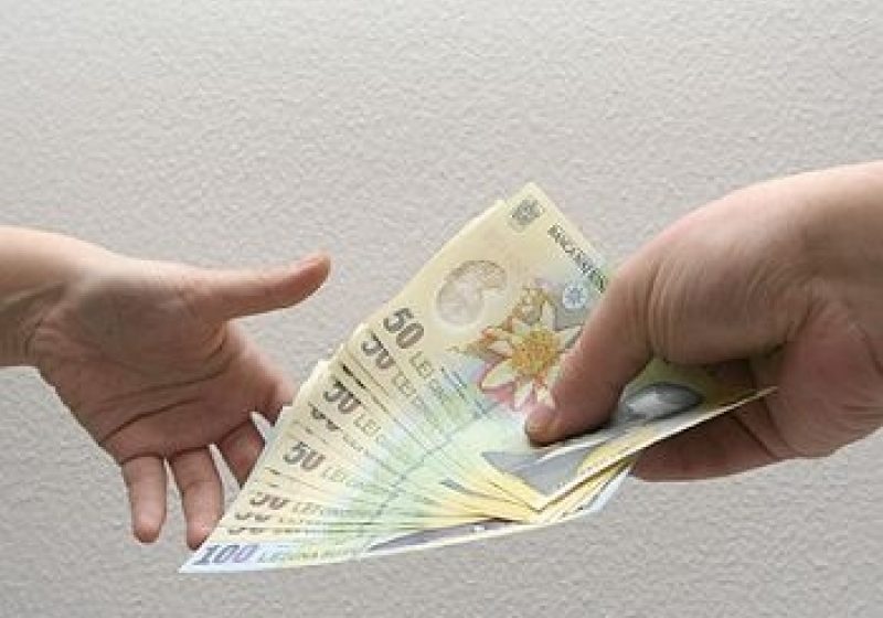 SALARIUL MINIM brut pe economie va fi MAJORAT în acest an în două etape