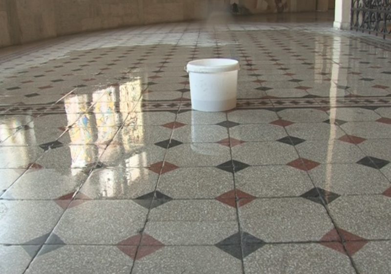 SIGHET: Efectele zăpezii şi ale îngheţului deteriorează Palatul Cultural SIGHET: Efectele zăpezii şi ale îngheţului deteriorează Palatul Cultural