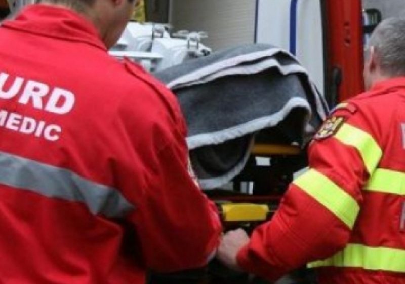 Un elev a fost înjunghiat în faţa Şcolii 148 din Capitală
