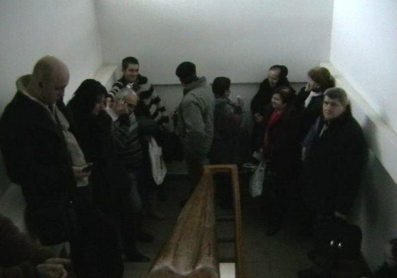 Baia Mare: Maramureşenii debitori la fondul de asigurări de sănătate aglomerează holurile C.A.S.-ului Baia Mare: Maramureşenii debitori la fondul de asigurări de sănătate aglomerează holurile C.A.S.-ului