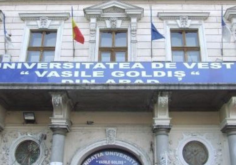 Anchetatorii au ridicat documente şi calculatoare de la sediile Universităţii de Vest "Vasile Goldiş" Arad Anchetatorii au ridicat documente şi calculatoare de la sediile Universităţii de Vest "Vasile Goldiş" Arad