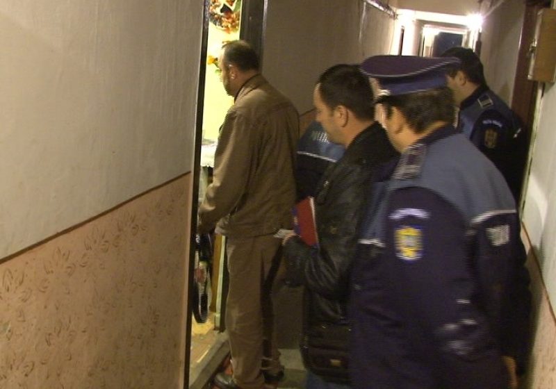 SIGHET: Un tânăr găsit spânzurat în locuinţa sa din cartierul Bogdan Vodă SIGHET: Un tânăr găsit spânzurat în locuinţa sa din cartierul Bogdan Vodă