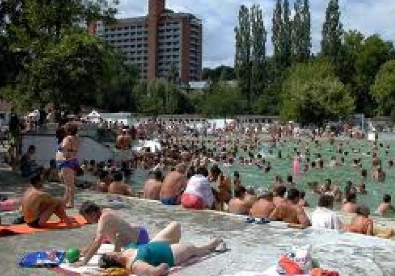 Doi senatori PNL cer explicaţii premierului: "Acţiunea pe cale să fie demarată naşte suspiciuni. Staţiunea Băile Felix ar putea fi distrusă"
