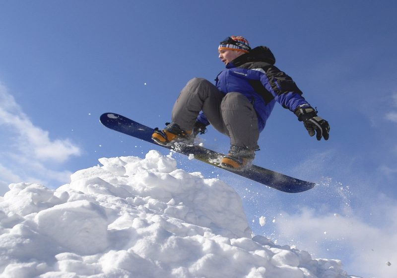 Baia Mare: Concurs de snowboard organizat în Piaţa Revoluţiei Baia Mare: Concurs de snowboard organizat în Piaţa Revoluţiei
